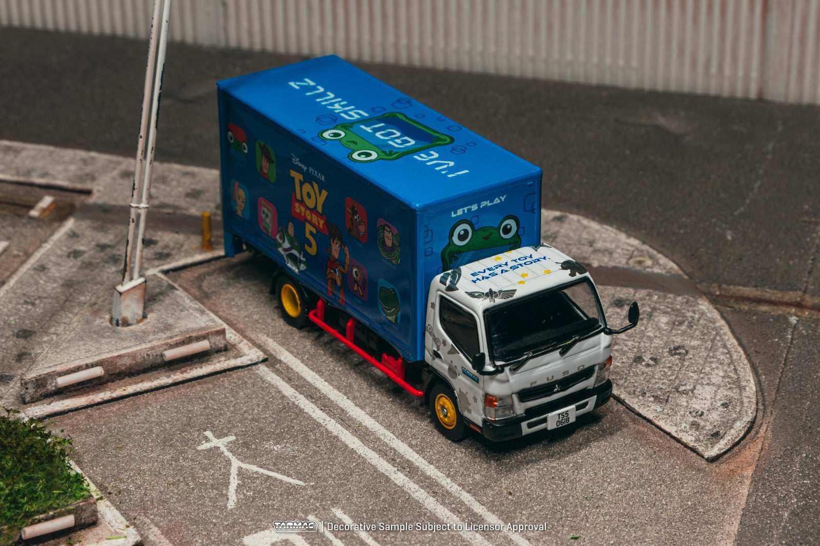 [TARMAC WORKS x NEW DISNEY] 1:64 Mitsubishi Fuso Canter Toy Story 5